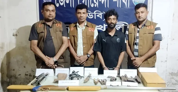 নোয়াখালীতে অস্ত্র তৈরির কারখানার সন্ধান, সরঞ্জামসহ যুবক আটক