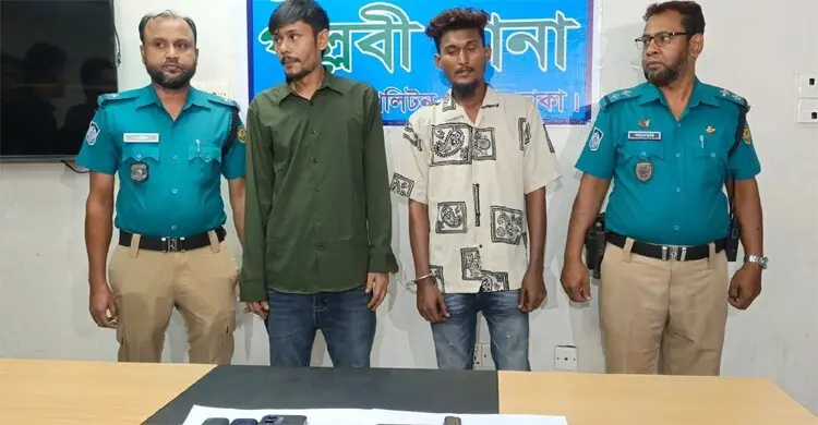 পল্লবীতে চেকপোস্টে পালানোর চেষ্টা, বিদেশি পিস্তলসহ আটক ২