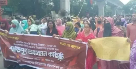 নিয়োগপত্রের দাবিতে প্রাথমিকের শতাধিক প্রার্থীর আমরণ অনশন