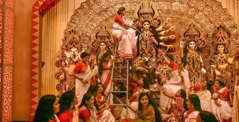 শারদীয় দুর্গোৎসবের বিজয়া দশমী আজ, মণ্ডপে মণ্ডপে বিদায়ের সুর