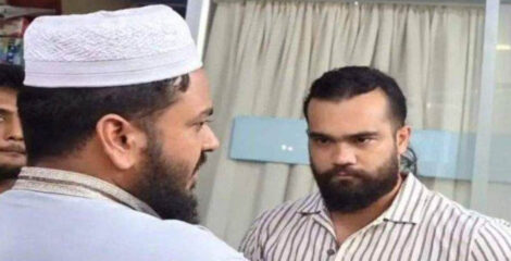 মাদ্রাসা শিক্ষককে চড় মারা বাবাকে গ্রেপ্তার করতে চায় পুলিশ