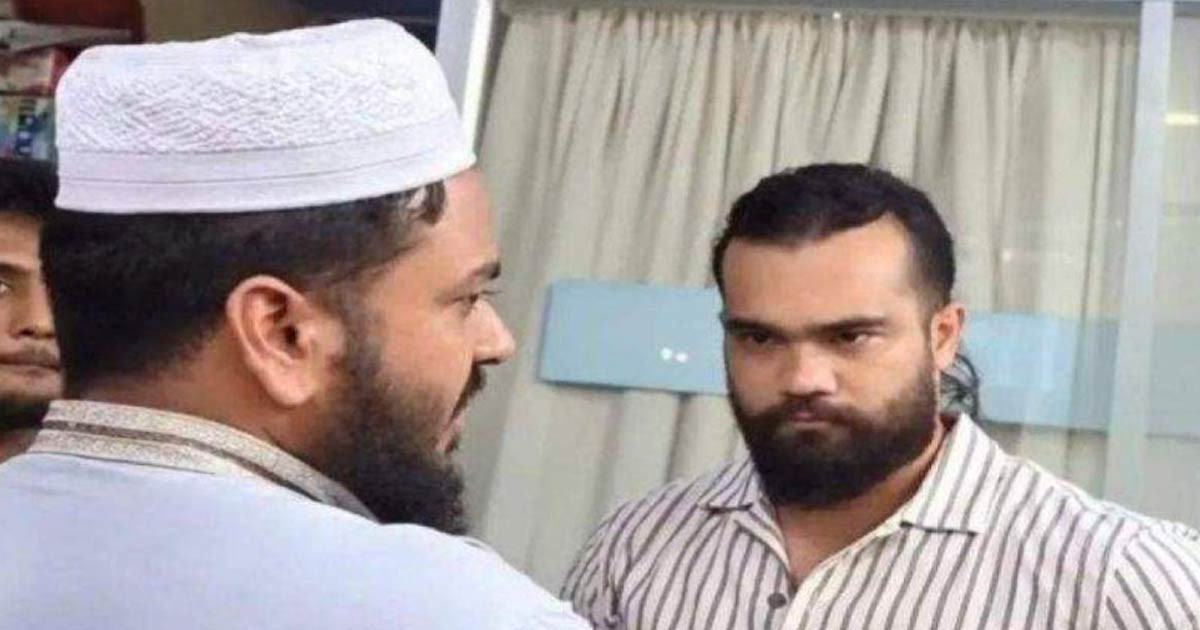 মাদ্রাসা শিক্ষককে চড় মারা বাবাকে গ্রেপ্তার করতে চায় পুলিশ