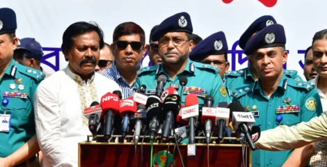 দুর্গাপূজার নিরাপত্তায় রাজধানীতে ২১০০ পুলিশ সদস্য মোতায়েন
