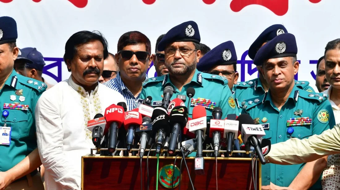 দুর্গাপূজার নিরাপত্তায় রাজধানীতে ২১০০ পুলিশ সদস্য মোতায়েন