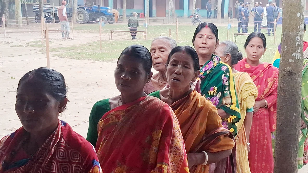 মির্জা ফখরুলের ছেড়ে দেওয়া আসনে ভোটগ্রহণ শুরু