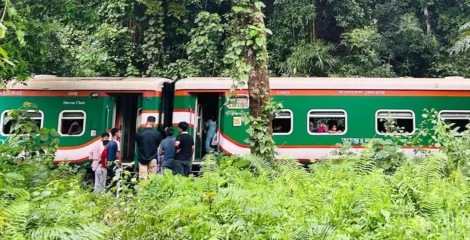 লাউয়াছড়ায় ট্রেনের ৬ বগি বিচ্ছিন্ন, সিলেটের রেল যোগাযোগ বন্ধ