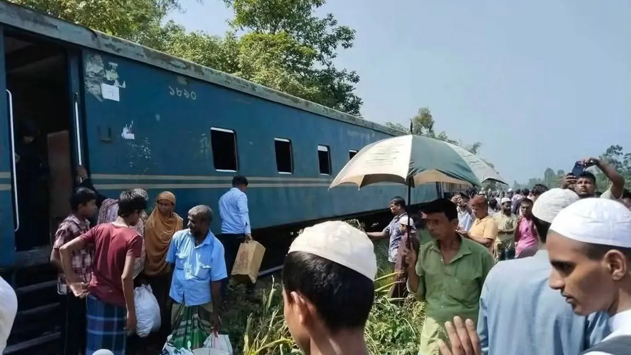 কুমিল্লায় কর্ণফুলী কমিউটারের তিন বগি লাইনচ্যুত, রেল চলাচলে বিঘ্ন