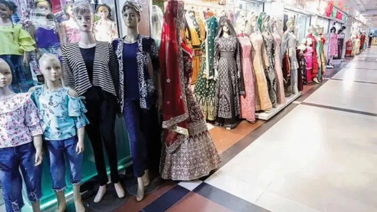 দুর্গাপূজায় রাত ১০টা পর্যন্ত খোলা থাকবে শপিংমল ও দোকানপাট